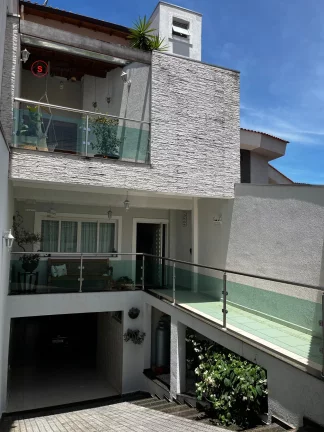 Imagem Sobrado a venda com 4 suítes, quintal com churrasqueira e 4 vagas de garagem. Suíte master maravilhosa.
