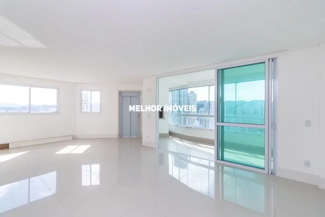 Imagem Apartamento com 121,23m² à Venda no Edifício San Gennaro - Centro de Balneário Camboriú - SC