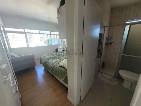 Imagem Apartamento para reforma com 3 dormitórios à venda em Balneário Camboriú.