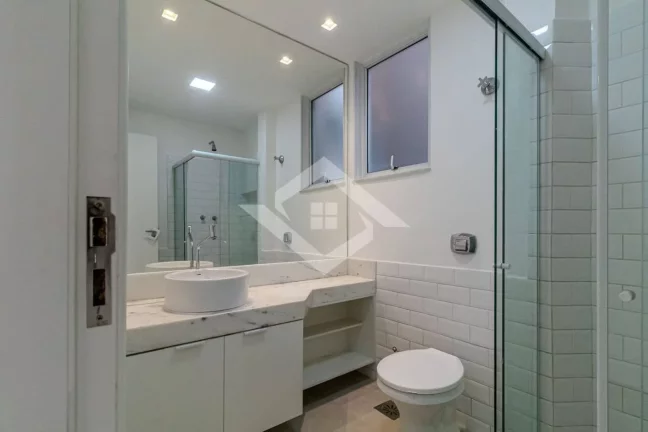 Imagem Apartamento Reformado e Mobiliado com Vista Mar em Copacabana - 3 Quartos