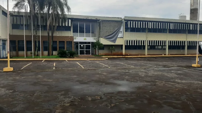 Imagem ALUGA-SE SALÃO COMERCIAL NA AVENIDA FUAD ASSEF MALUF