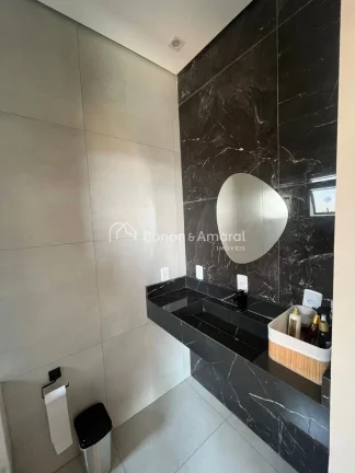 Imagem Com 241,98 m² de área construída, este sobrado foi cuidadosamente projetado para oferecer o equil...
