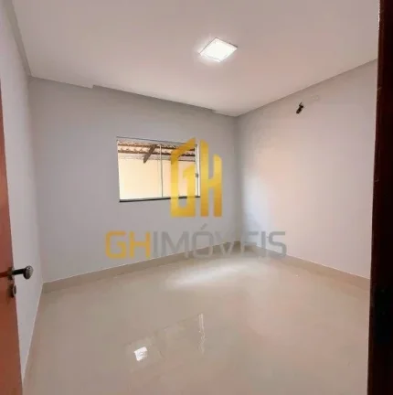 Imagem A casa possui 

- 3 quartos sendo 1 suíte 
- Sala
- Cozinha 
- 2 banheiros com nichos 
- 1 vaga de ...