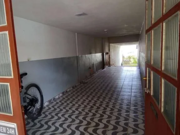 Imagem Prédio com dois apartamentos, ponto comercial e terraço com capacidade para expansão de mais dois andares.