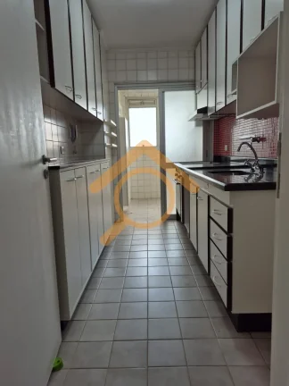 Imagem Cobertura de luxo em Santo Amaro: 3 quartos, 1 suíte, 2 salas, 2 vagas. Agende sua visita agora!