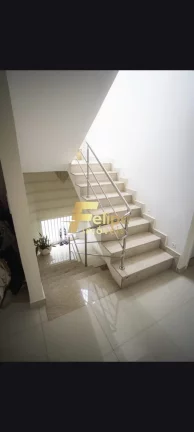 Imagem BELÍSSIMA CASA COM 3 PAVIMENTOS, COM EXCELENTE ÁREA DE LAZER COM CHURRASQUEIRA E PISCINA, LOCALIZADA NO BAIRRO SÃO JUDAS TADEU, EM GUARAPARI/ES!