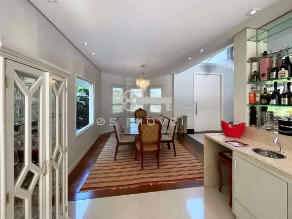 Imagem Casa no Miolo da Granja Viana. 05 suítes + piscina, gourmet, quadra tênis!