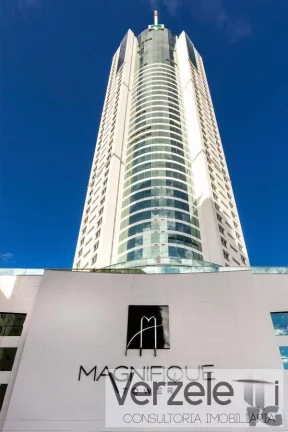 Imagem Apartamento 4 ou + dormitórios para Venda em Balneário Camboriú / SC no bairro Centro