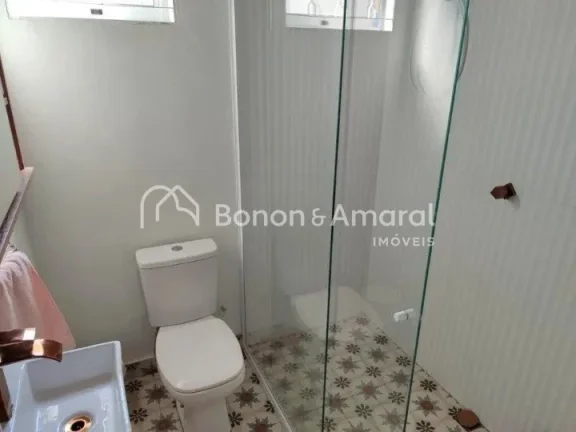 Imagem Casa à venda com 3 dormitórios, ampla sala de estar, cozinha, 2 banheiros (sendo 1 de empregada), ...