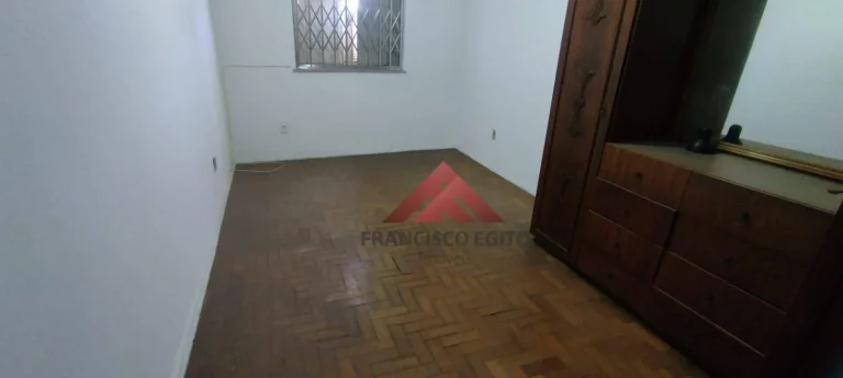 Imagem Apartamento tipo sobrado com generosos 110m² em rua fechada.