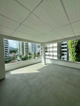Imagem Casa com 4 dormitórios sendo 2 suítes e ampla garagem a no bairro Jardim Blumenau - Blumenau/SC