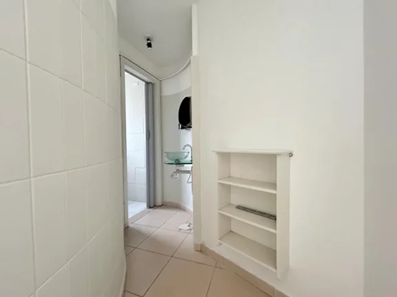Imagem Salão Comercial de Alto Padrão para Locação na Vila Hortência, Sorocaba-SP: 5 Salas, 2 Banheiros, 150m² de Área.