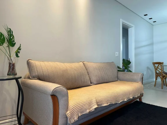 Imagem Apartamento mobiliado com 3 dormitórios sendo 1 suíte e 2 vagas de garagem em Itajaí
