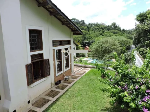 Imagem Casa Colonial Americana no Condomínio Forest Hills com 04 suítes e piscina!