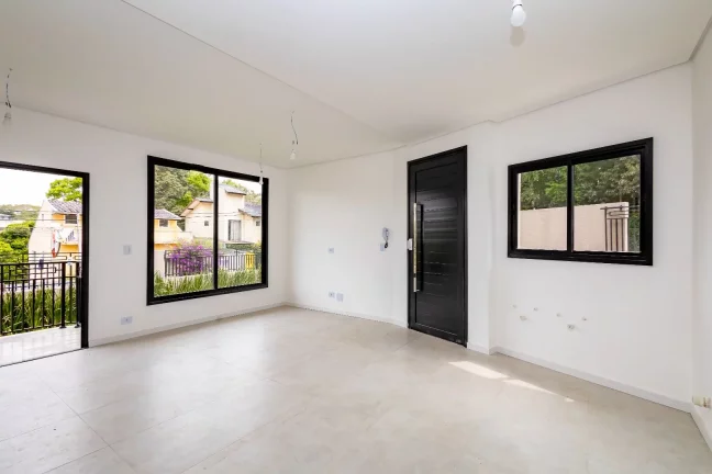 Imagem Sobrado com 3 Suítes, 2 vagas, churrasqueira à venda, 190 m² por R$ 1.304.680 - Vista Alegre - Curitiba/PR