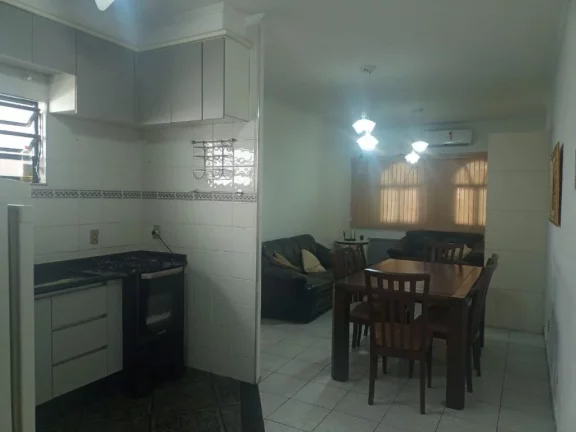 Imagem Casa, 3 dormitorios sendo 2 suites, sala e cozinha em espaço integrado, cozinha com movéis planejados, espaço gourmet com churrasqueira, 70 metros da praia. Orla da Praia com coclivia playground e monitoramento. Agende sua visita! WhatssApp (13) 99154-395