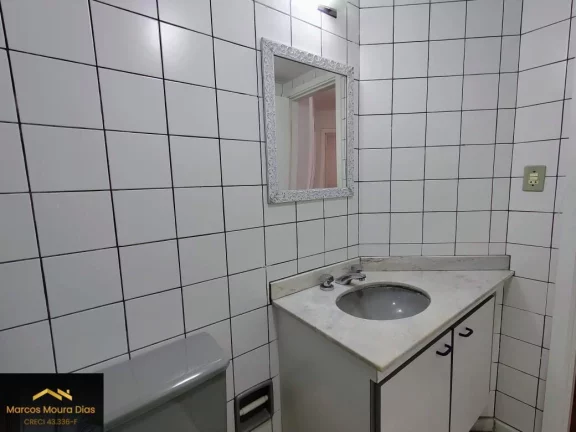 Imagem Apartamento Pinheiros, 2 dormitórios( 1 suíte) e 2 vagas, perto Metrô Fradique e com excelente valor de Condomínio. Edifício com Portaria 24 hs, Gerador e Lazer
