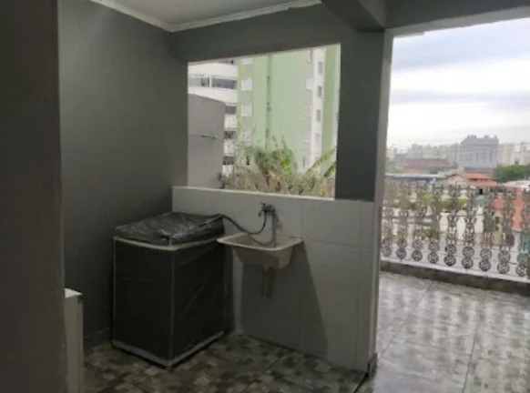 Imagem Sobrado espaçoso, recém-reformado, pronto para morar!