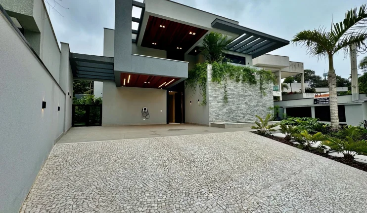 Imagem Imponente mansão de 6 suítes na Riviera de São Lourenço Módulo 17: 6 quartos, 3 salas, 6 vagas, 637m². Luxo e sofisticação!