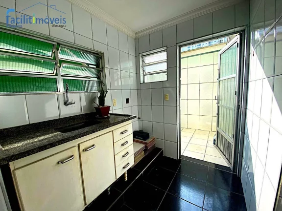 Imagem Excelente Sobrado com 4 quartos, 3 banheiros e 2 vagas cobertas