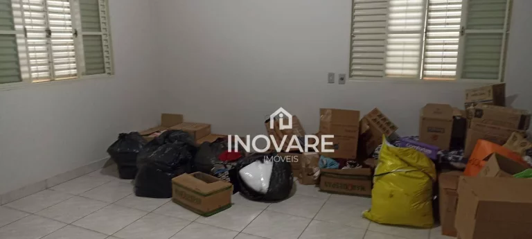 Imagem Casa com 5 dormitórios à venda, 250 m² por R$ 750.000,00 - Setor Central - Itumbiara/GO