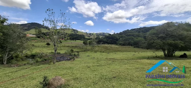 Imagem Refúgio Natural em Paraisópolis: Terreno Exclusivo com 5 Fontes de Água!