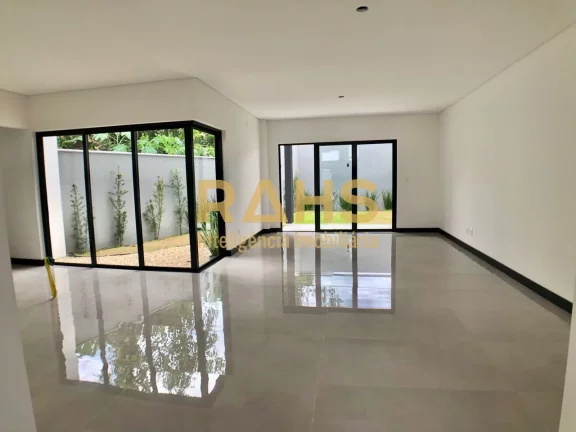 Imagem Sobrado Alto padrão a venda com 160,87 m² de área construída, 1 suíte e 2 quartos a venda no me...