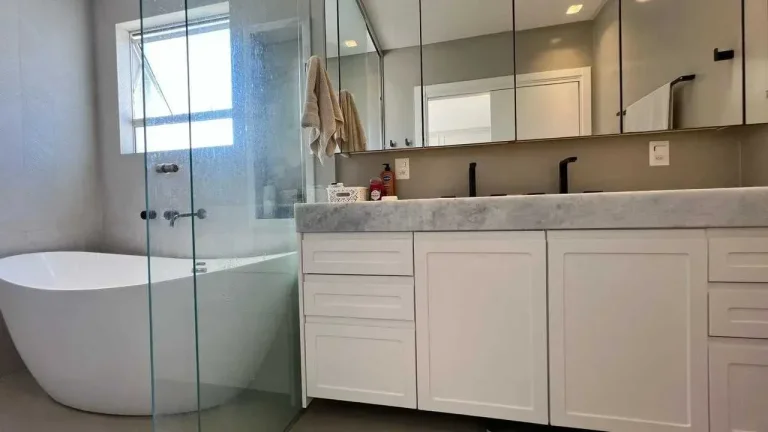 Imagem Apartamento finamente mobiliado e decorado com 3 suítes e 2 vagas na Barra Norte- Balneário Camboriú