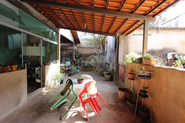 Imagem Casa no melhor ponto do Milionários.