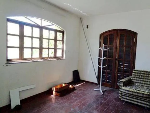 Imagem  CASA 3 QUARTOS C/ 278M² - VILA VALQUEIRE - RJ  Área(s): 282 m² de área terreno, 278 m² de área construída LEILÃO ÚNICO 12/01/2026 - VALOR INICIAL DE VENDA: R$ 483.000,00