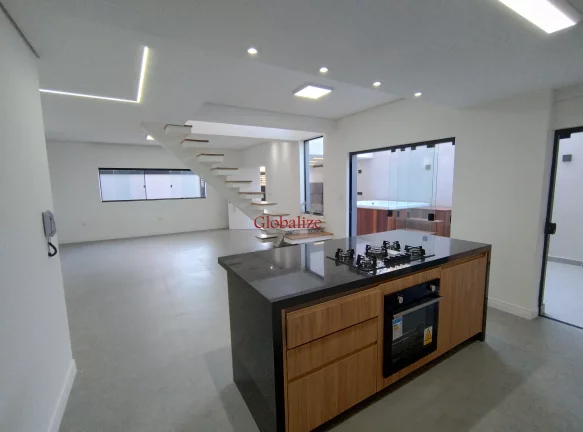 Imagem Casa Nova com 3 dormitórios e jacuzzi no bairro Ponta da Praia em Santos por R$2.200.000,00