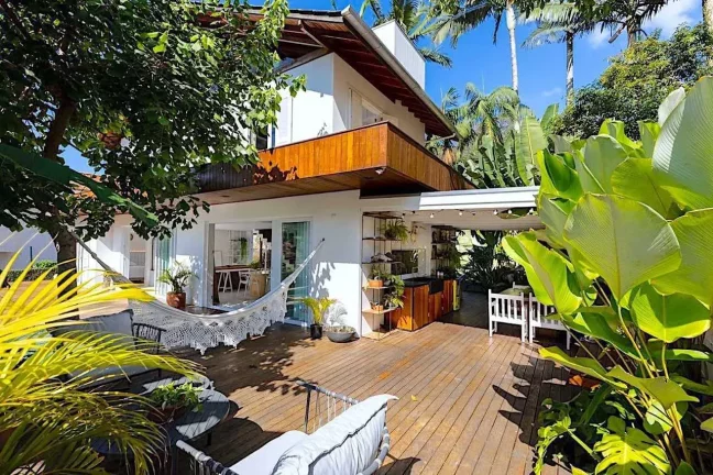 Imagem Casa com 3 dormitórios sendo 2 suítes com jardim e piscina Praia de Taquaras, Balneário Camboriú SC