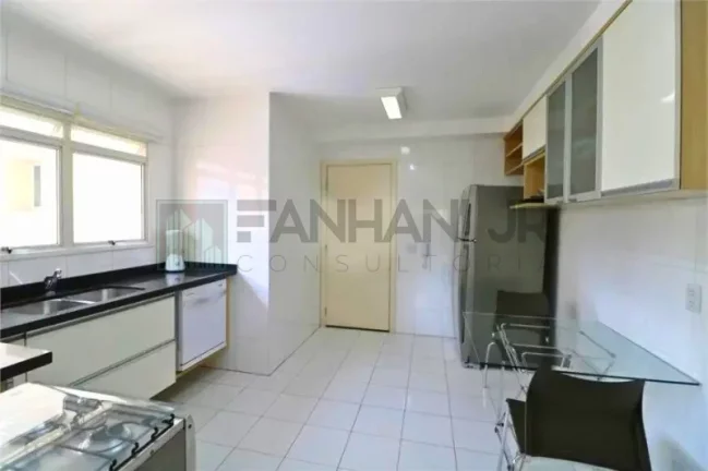 Imagem Espaçoso apartamento para locação em Moema, São Paulo-SP: 4 quartos, 2 suítes, 3 salas, 5 banheiros, 2 vagas de garagem!