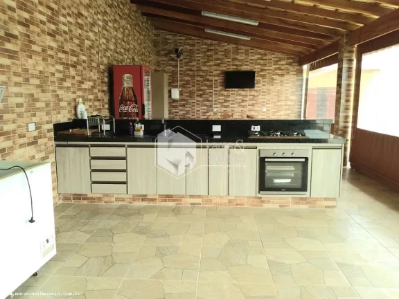 Imagem Chácara à Venda, Porteira Fechada, 500m², 5 Suítes, 10 Vagas, Piscina, Área Gourmet Estância Santa Helena-Jarinu, SP