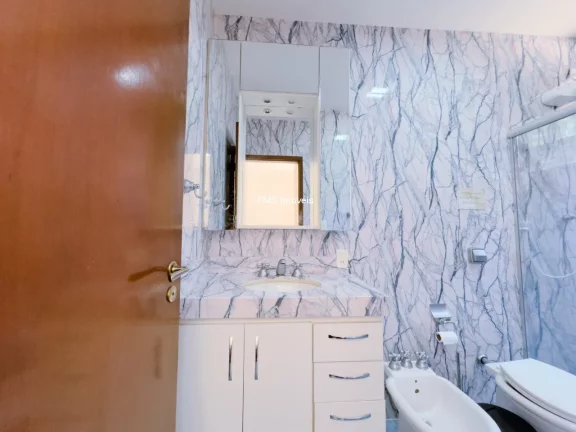 Imagem Imóvel de luxo em Cotia-SP: Casa à venda ou locação com 7 quartos, 5 suítes, 3 salas e 2.500 m² de área em Chácaras dos Lagos.