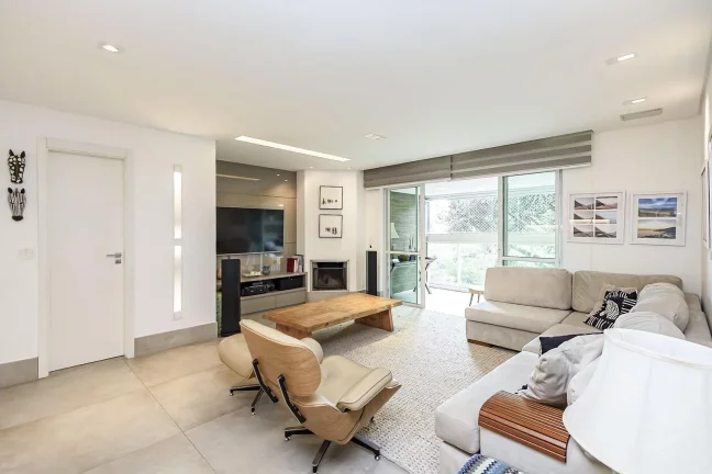 Apartamento com três quartos no Mossunguê