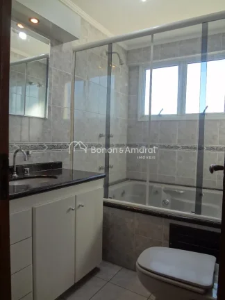 Imagem Amplo apartamento para locação em rua tranquila, com 4 dormitórios, sendo 1 suíte com hidromassa...
