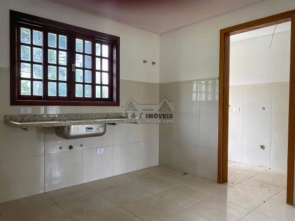 Imagem Casa à venda em Campos do Jordão - Casa nova com 03 suítes