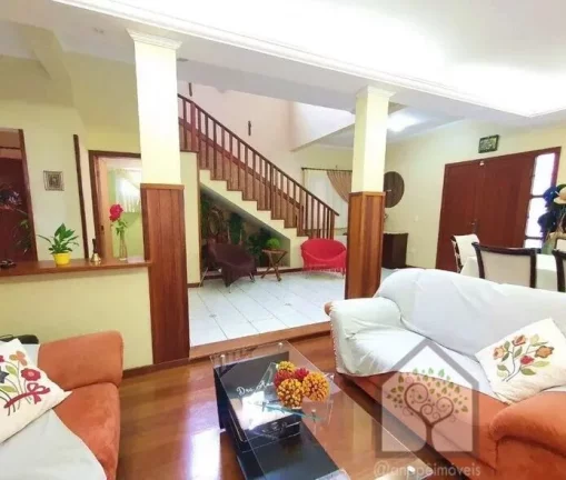Imagem Excelente Casa com 370 m² no Carianos