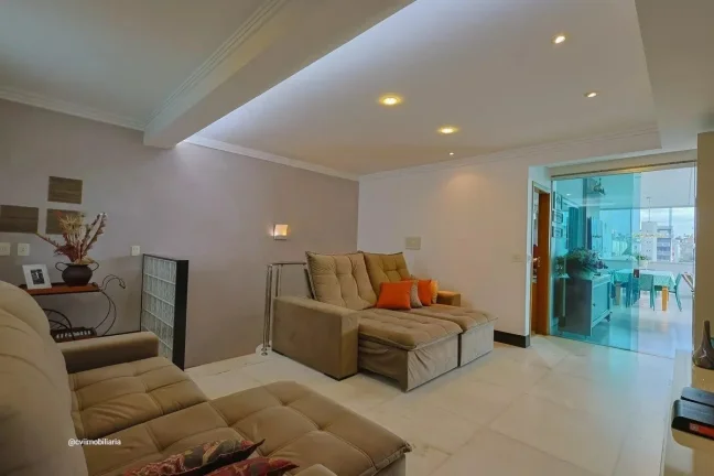 Imagem Localizado no bairro Cidade Nova, este apartamento oferece uma área de 240 metros quadrados, propor...