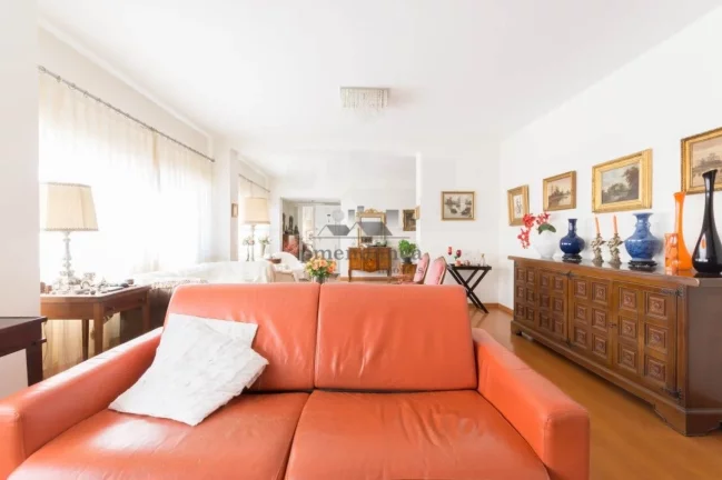 Imagem Apartamento amplo em uma das ruas mais cobiçadas de Pinheiros! Reformado, com 4 dormitórios sendo ...
