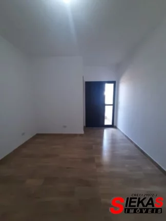 Imagem Impecável residência à venda na Penha de França, São Paulo-SP: 3 quartos, 3 suítes, 1 sala, 4 banheiros, 2 vagas, 121m²!