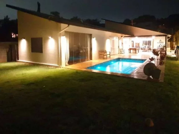 Imagem Nova, TÉRREA c/ piscina, em rua fechada no Miolo da Granja!