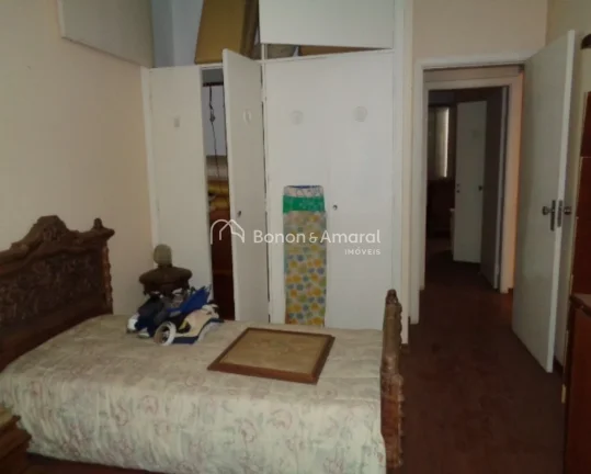 Imagem Amplo e iluminado apartamento com 3 + 1 dormitórios com armários embutidos, sendo 1 suíte. A sala...