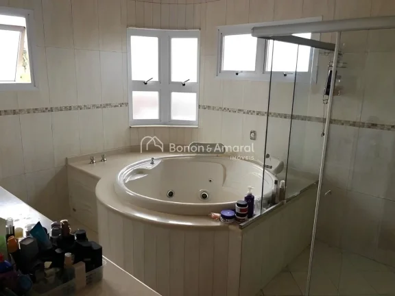 Imagem Esta elegante casa está situada no renomado Condomínio Residencial Terras do Caribe, em Valinhos, ...