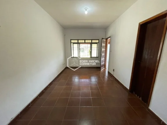 Imagem Está procurando o lugar perfeito para morar? Este sobrado é o que você precisa! Localizado no des...
