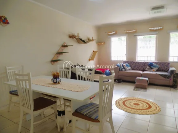 Imagem Ótima localização no bairro!
Casa muito agradável, com 3 quartos, sendo 1 suíte, com closet.
Sa...