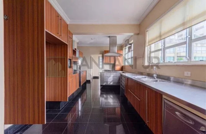 Imagem Luxuoso apartamento para locação no Jardim Europa, São Paulo-SP: 3 quartos, 3 suítes, 3 salas, 5 banheiros, 3 vagas, 456m².
