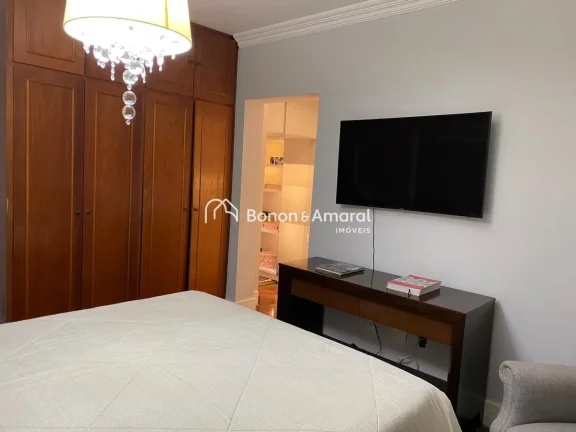Imagem Lindo e espaçoso apartamento com 218m² de área. Recém reformado, possui 4 dormitórios, sendo 2 ...