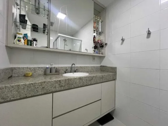 Imagem Apartamento com 2 dormitórios sendo 1 suíte e 1 vaga de garagem em Florianópolis/SC